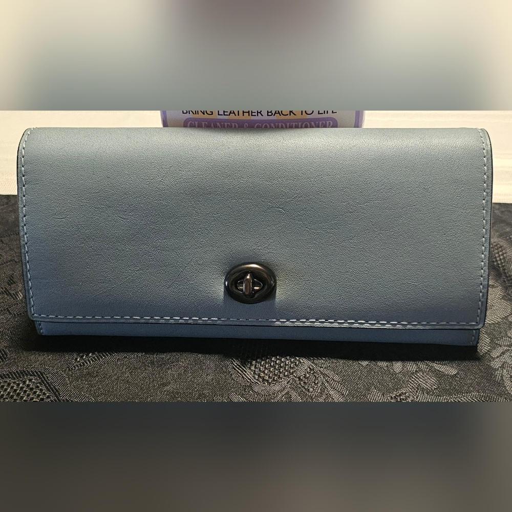 Coach 1941 turn lock wallet
